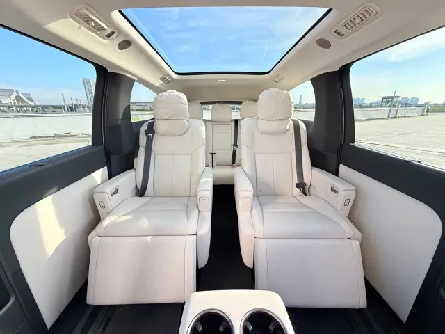 Li Auto MEGA — Фото автомобиля 9