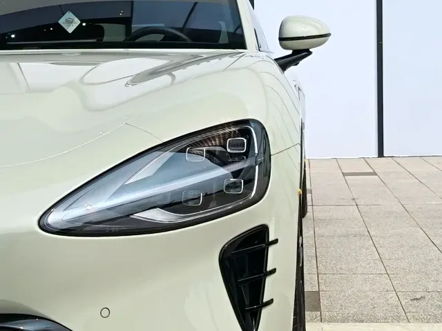 Xiaomi SU7 — Фото автомобиля 18