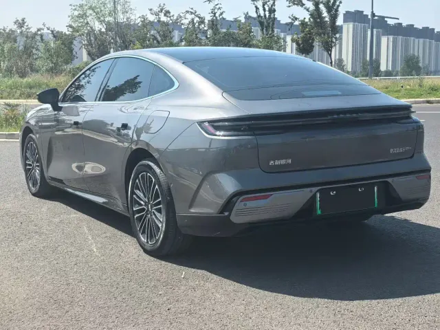 Geely Galaxy Xingyao 8 — Фото автомобиля 9