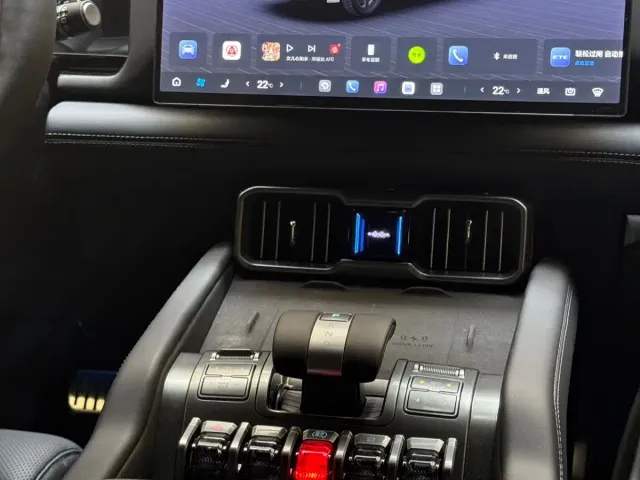 BYD FangChengBao Leopard 8 — Фото автомобиля 11
