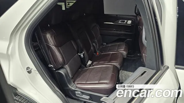 Ford Explorer — Фото автомобиля 17