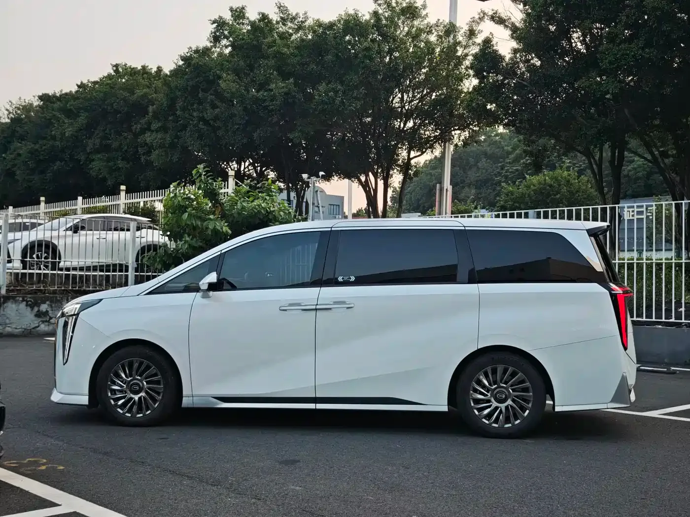 GAC Trumpchi Trumpchi M8 2023 Model Master Series 400T Ultimate Edition — Фото автомобиля 2