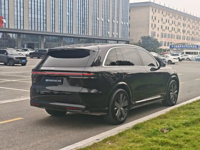 Li Auto Li L8 — Фото автомобиля 8