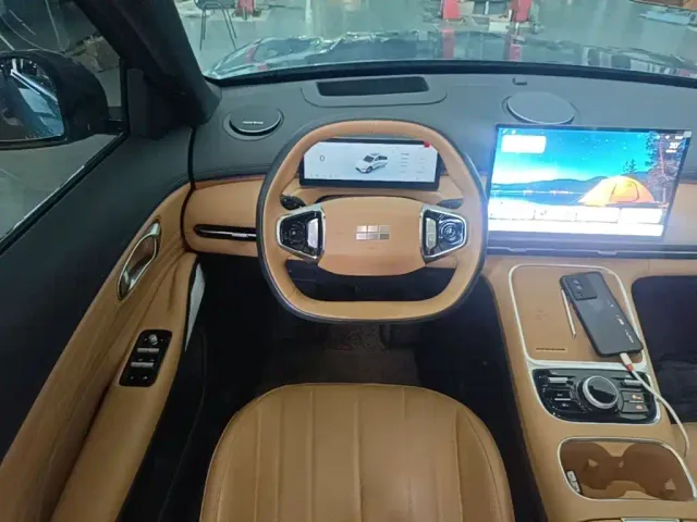 Geely Galaxy Starship 7 EM-i — Фото автомобиля 10
