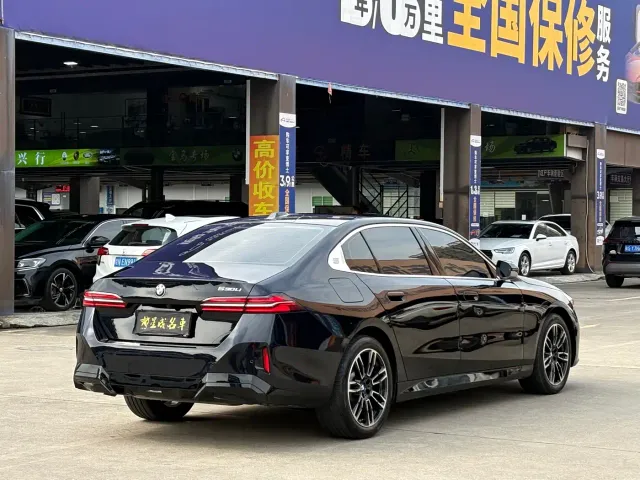 BMW 5 Series — Фото автомобиля 20