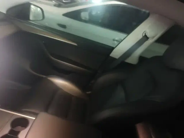 Tesla Model Y — Фото автомобиля 17