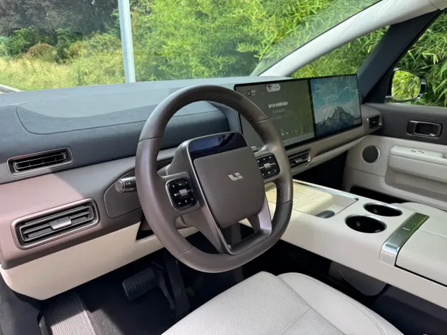 Li Auto MEGA — Фото автомобиля 7