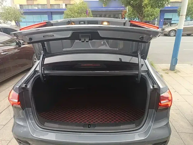 Roewe i5 — Фото автомобиля 18