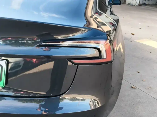 Tesla Model 3 — Фото автомобиля 7