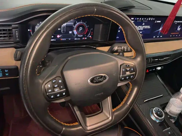 Ford Explorer — Фото автомобиля 15