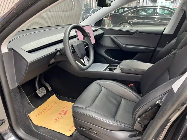 Tesla Model Y — Фото автомобиля 4