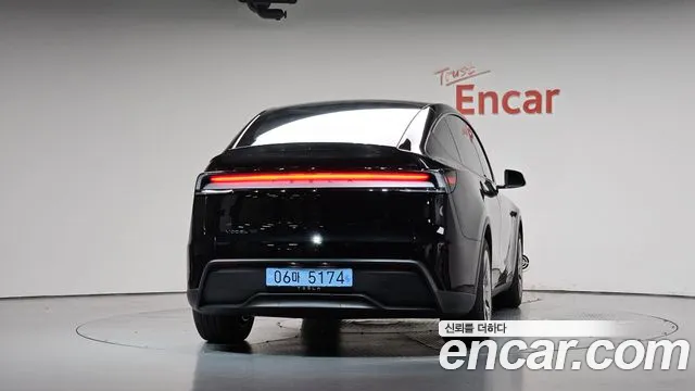 Tesla Model Y — Фото автомобиля 4