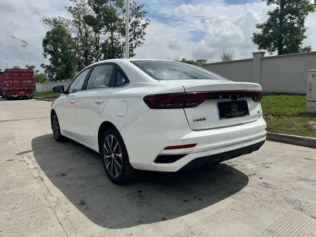 Geely Emgrand — Фото автомобиля 8
