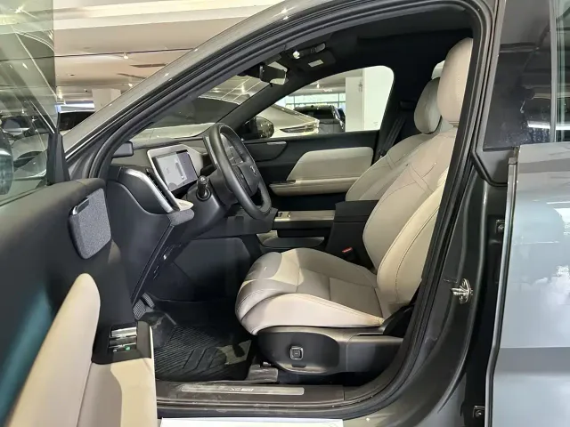 Volvo XC70 Plug-in Hybrid — Фото автомобиля 4
