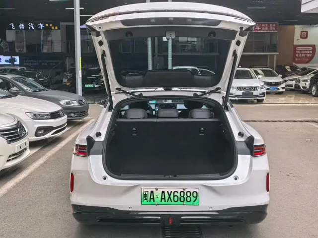 Changan Qiyuan A06 — Фото автомобиля 7