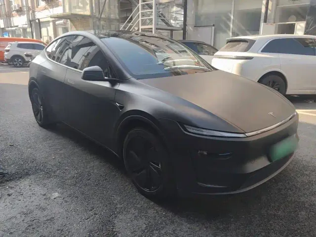 Tesla Model Y — Фото автомобиля 21