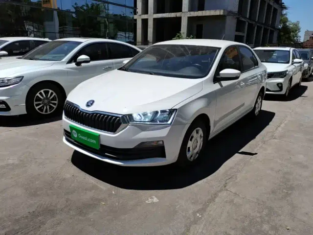 Фотография автомобиля — Skoda Rapid