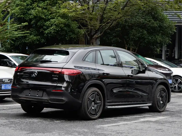 Mercedes-Benz EQE SUV — Фото автомобиля 4