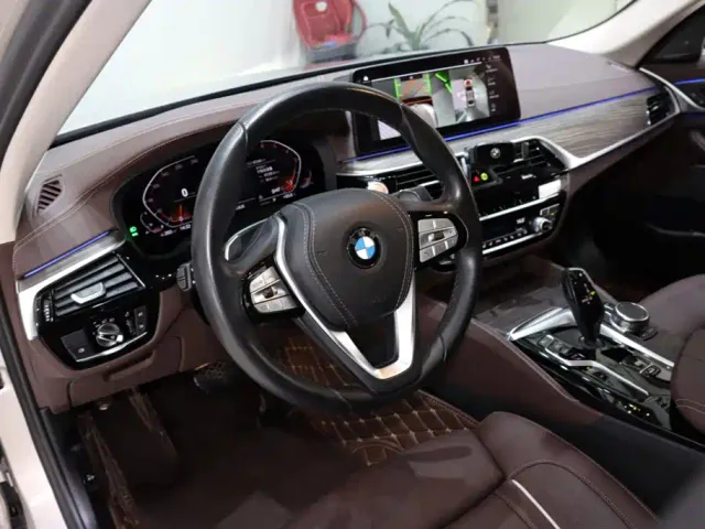 BMW 5 Series — Фото автомобиля 10