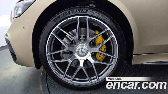 Mercedes-Benz AMG GT 4 двери 43 4MATIC+ Dynamic Golden Daylight — Фото автомобиля 5