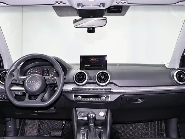 Audi Q2L — Фото автомобиля 10