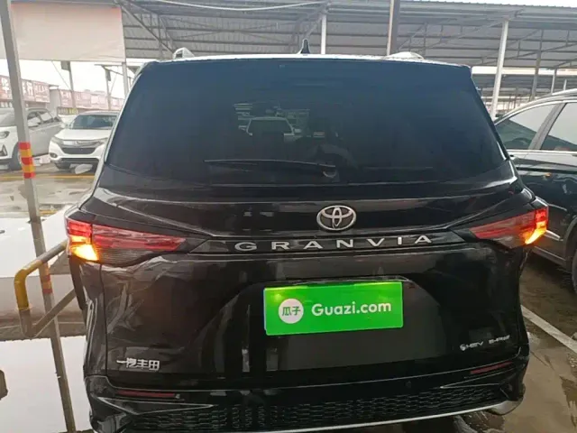 Toyota Granvia — Фото автомобиля 5