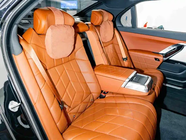 BMW 7 Series — Фото автомобиля 25