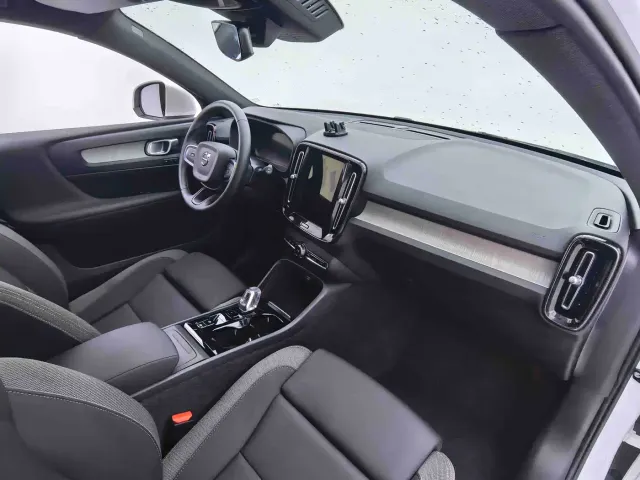 Volvo XC40 — Фото автомобиля 10