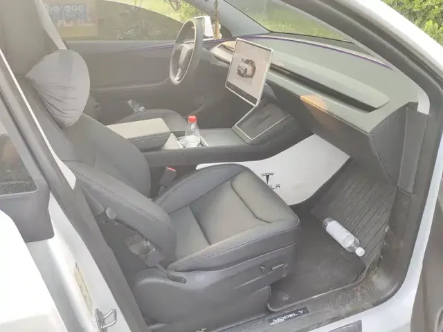 Tesla Model Y — Фото автомобиля 8