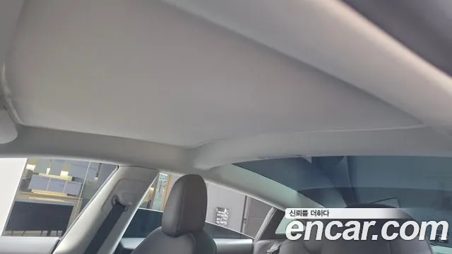 Tesla Model 3 — Фото автомобиля 22