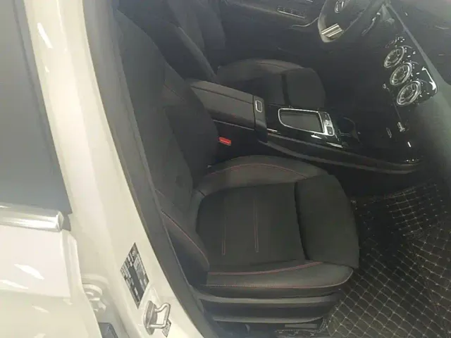 Mercedes-Benz A-Class — Фото автомобиля 24