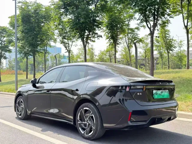 Lynk & Co Lynk & Co 07 EM-P 2024 EM-P 126 Long Range Halo — Фото автомобиля 9
