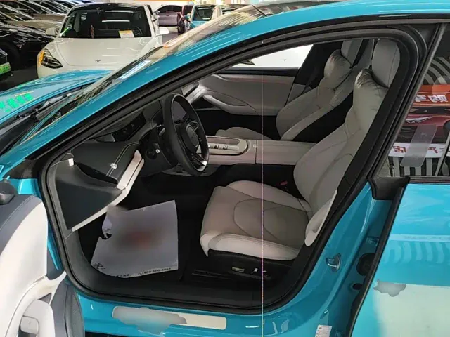 Xiaomi SU7 — Фото автомобиля 15