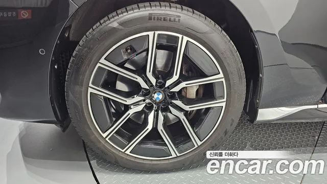 BMW 7-Series 7 серия (G70) 740i sDrive M Sport — Фото автомобиля 5