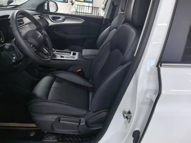 Roewe RX5 — Фото автомобиля 14