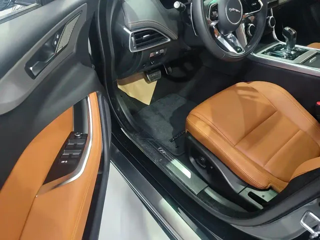 Jaguar XEL — Фото автомобиля 4
