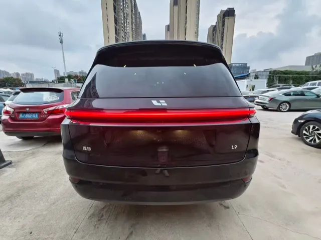 Li Auto L9 — Фото автомобиля 8