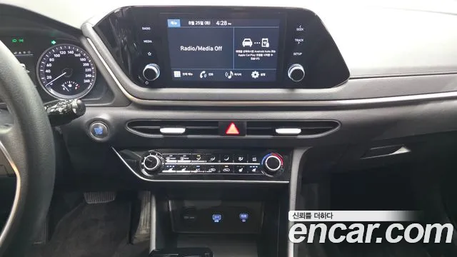 Hyundai Sonata Sonata (DN8) 2.0 LPG(Для проката) — Фото автомобиля 13