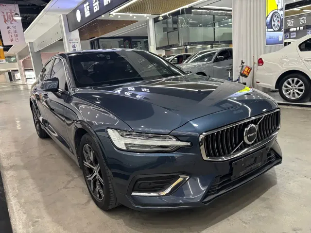 Volvo S60 — Фото автомобиля 3