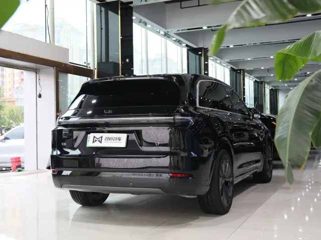 Li Auto L7 — Фото автомобиля 16