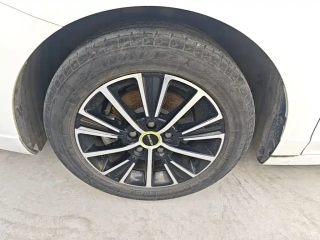Roewe i5 — Фото автомобиля 22