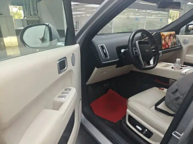 Li Auto Li Xiang L9 2022 Max — Фото автомобиля 15