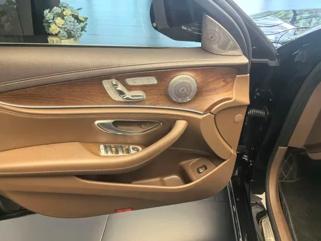 Mercedes-Benz E-Class — Фото автомобиля 5