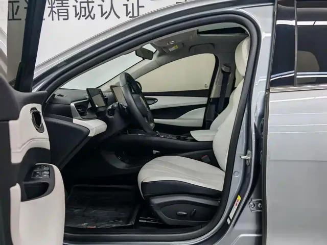 BYD Seal 05 DM-i — Фото автомобиля 9