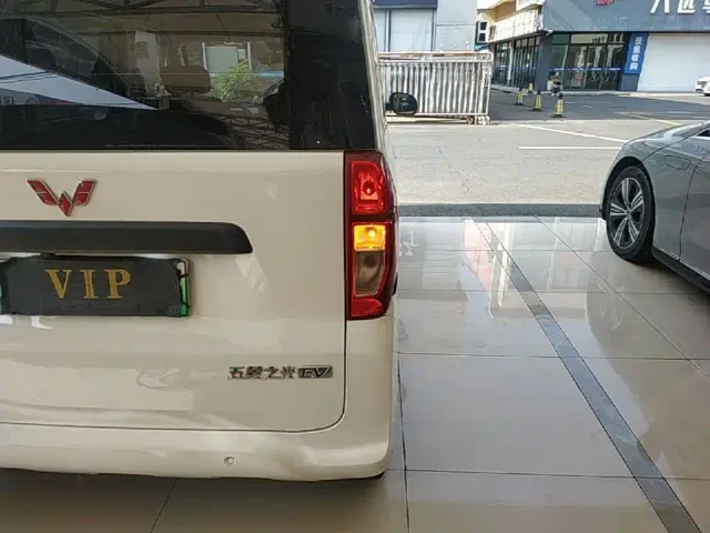 Wuling Zhiguang NEV — Фото автомобиля 7