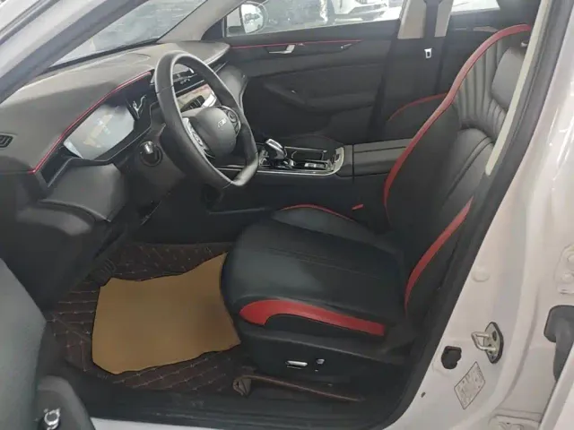 Dongfeng Yixuan MAX — Фото автомобиля 14