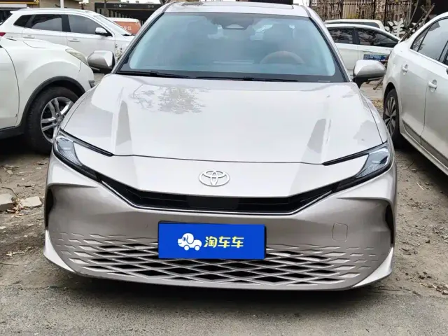 Toyota Camry — Фото автомобиля 2