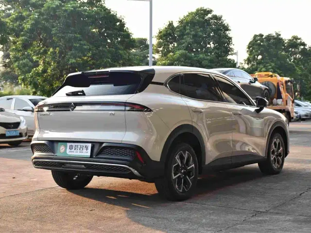 Baojun E6 — Фото автомобиля 17