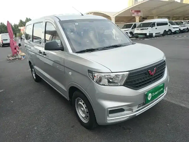 Wuling Hongguang V — Фото автомобиля 3