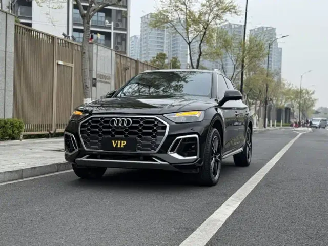 Фотография автомобиля — Audi Q5L
